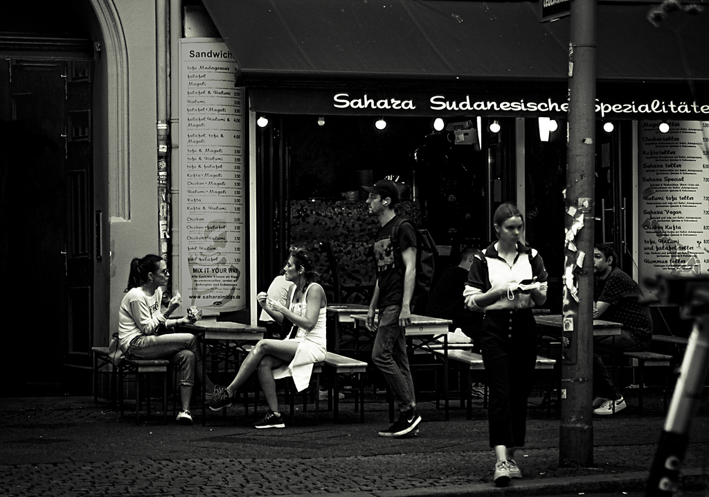 Two women having lunch in Bergmann strasse, Berlin, Kreuzberg. Street Photography, Berlin 2021, Sean P. Durham, Copyrighted